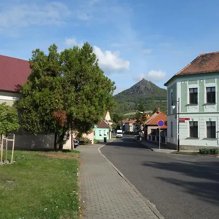 - Vstupni Brana Do Ceskeho Stredohori Trebenice